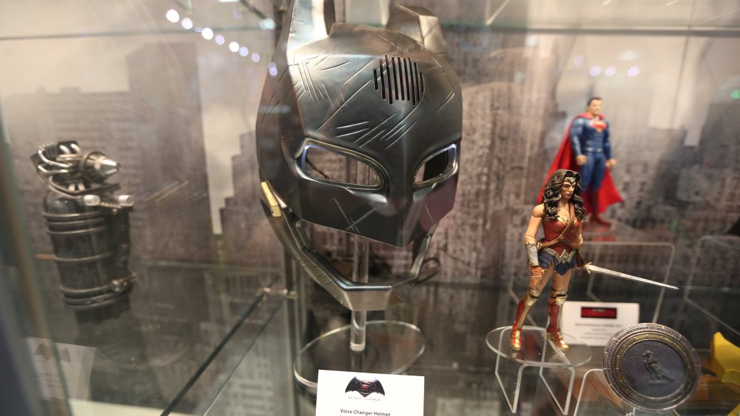 Костюмы, гаджеты и фигурки Бэтмена на Comic-Con 2015 - Изображение 18 Костюмы, гаджеты и фигурки Бэтмена на Comic-Con 2015 - Изображение 18