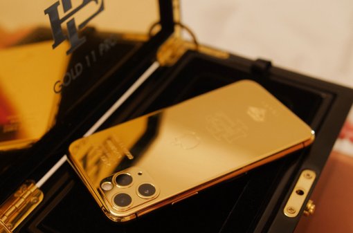 Брат Пабло Эскобара требует от Apple $2,6 млрд, при этом продает золотые айфоны дешевле оригинала