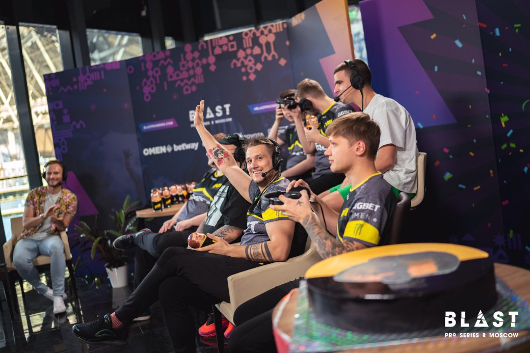 Пресс-конференция с NAVI: Zeus о завершении карьеры и S1mple о конфликте с GuardiaN | Канобу Пресс-конференция с NAVI: Zeus о завершении карьеры и S1mple о конфликте с GuardiaN | Канобу